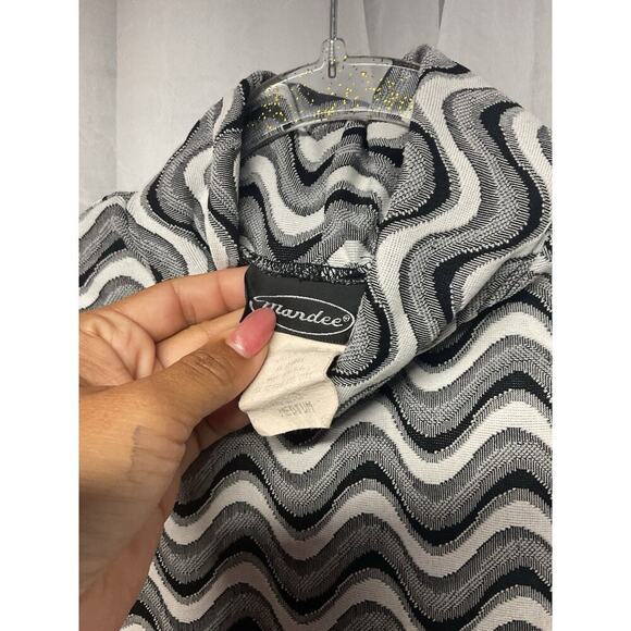 VTG Mandee Sleeveless Turtleneck Top Black White Wavy Y2K Retro SZ Medium USA - Picture 4 of 10